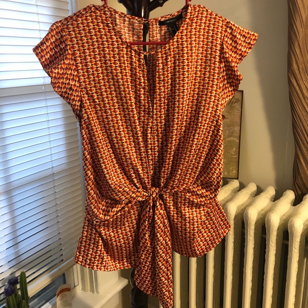 Forever 21 Women’s 💯 % Polyester Cute Top
